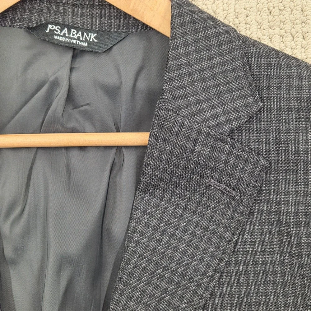 Jos A Bank Traveler Travel Tech Blazer 44L Gray Plaid Wool Blend Slim Fit Jacket